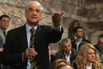 Με απόσυρση της ψήφου του υπέρ Πανταλάκη απειλεί ο Απ.Κακλαμάνης