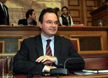 Συνεχίστηκε στη Βουλή η αντιπαράθεση για την οικονομία