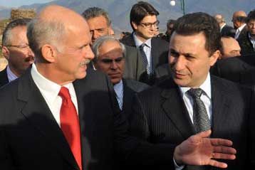 Επικοινωνία Παπανδρέου-Γκρούεφσκι μετά τον «πάγο» στις ενταξιακές διαπραγματεύσεις