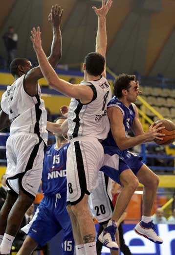 Ο Πανελλήνιος «έπνιξε» στα λάθη την Τουρόβ και με 83-65 έμεινε αήττητος
