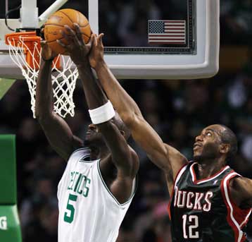 Ασταμάτητοι οι Σέλτικς, στην παράταση οι Γκριζλις