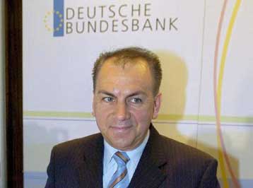 Η Ελλάδα δεν χρειάζεται τη βοήθεια του ΔΝΤ, λέει ο διοικητής της Bundesbank