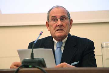 Η εφαρμογή των νόμων, «κλειδί» για την καταπολέμηση της διαφθοράς λέει ο Κ.Μπακούρης