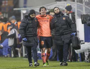 Με διάστρεμμα επέστρεψε ο Μέσι από το Κίεβο στη Βαρκελώνη