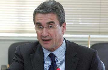 Δεν τίθεται θέμα κατάργησης επιδομάτων και δώρων, λέει ο Ανδρ.Λοβέρδος