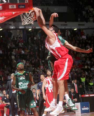 «Ερυθρόλευκο» προβάδισμα για την πρωτιά