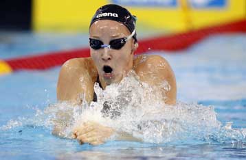 Παγκόσμια ρεκόρ από τη Βεράζτο στα 200μ μικτής και τη Ρωσία στα 4Χ50μ.