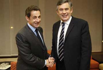 Έκτακτο φόρο στα μπόνους των τραπεζικών στελεχών και από τη Γαλλία