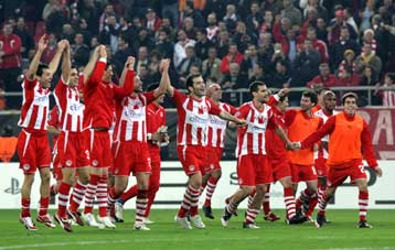 «Χρυσάφι» στα ταμεία του Ολυμπιακού και στις τσέπες των παικτών από την πρόκριση