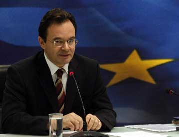 Η οικονομία δεν κινδυνεύει, διαβεβαιώνει ο Γ.Παπακωνσταντίνου