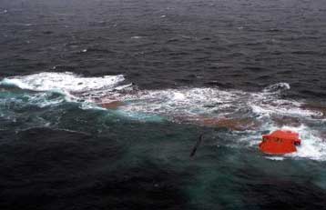 Επτά ναυτικοί αγνοούνται μετά τη βύθιση φορτηγού πλοίου ανοιχτά του Λιβάνου