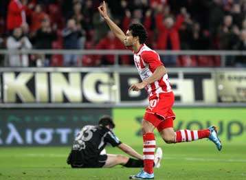 Ο Ολυμπιακός επέστρεψε στην κορυφή με περίπατο (3-0) επί του Πανθρακικού