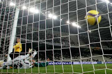 Η ΑΕΚ δύσκολα 3-2 τον Λεβαδειακό, αποδοκιμασίες για Ντέμη, διοίκηση και Ντάκο