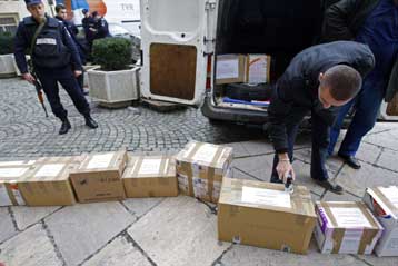 Επιβεβαιώθηκε η επανεκλογή Μπασέσκου στη Ρουμανία