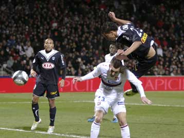 Κέρασε… Μπορντό ο Τσαμάχ τη Λιόν και αύξησε τη διαφορά