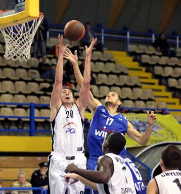 Στο τέλος «καθάρισε» ο Αρης, πρώτη ήττα του Πανελληνίου