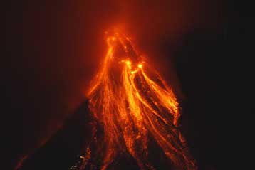 Χωριά εκκενώνονται καθώς ξυπνά το ηφαίστειο Μαγιόν στις Φιλιππίνες