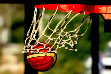 Ο Ολυμπιακός δοκιμάζεται από τη Λιέτουβος και το Μαρούσι από τη Ρόμα