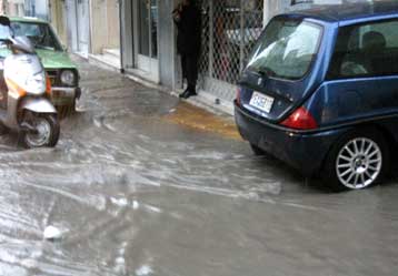 Κυκλοφοριακά προβλήματα από την κακοκαιρία στην Αττική