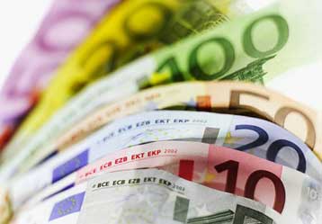 Σε αιφνιδιαστικό δανεισμό 2 δισ. ευρώ προχώρησε το Δημόσιο