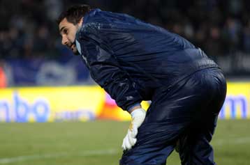 Στην Ιταλία ο Ελευθερόπουλος για να βρει λύση με τη μέση του