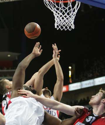 Ο Μπουρούσης «πάγωσε» στην παράταση το Βίλνιους, ο Ολυμπιακός 89-83 τη Λιέτουβος