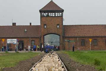 Εκλάπη η επιγραφή της πύλης του στρατοπέδου συγκέντρωσης του Αουσβιτς