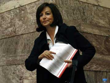 Παρέμβαση της υπουργού Παιδείας για εξόφληση των αμοιβών ωρομίσθιων καθηγητών