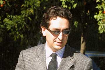 Εμπρηστική επίθεση με γκαζάκια στο πολιτικό γραφείο του Νάσου Αλευρά