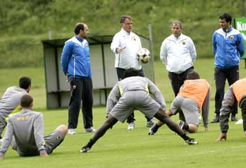 Μήνυμα ενότητας Ντούσαν στους παίκτες της ΑΕΚ