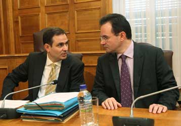 Λιτότητα τριών ταχυτήτων και απογραφή όλων των αμοιβών στο Δημόσιο