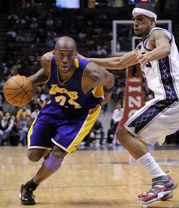 Ο Κόμπι οδήγησε τους Λέικερς σε νίκη στο Νιου Τζέρσεϊ