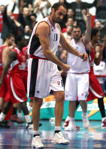 Ο Πανιώνιος… έστειλε συγκάτοικο στον Ολυμπιακό με 96-94 στην παράταση