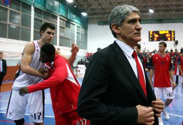 Ο Γιαννάκης θεωρεί… «μάθημα δύναμης» στην ήττα από τον Πανιώνιο