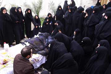 Για την κηδεία του μεταρρυθμιστή Αγιατολλάχ Μονταζερί ετοιμάζεται το Ιράν