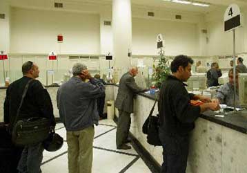 Με ακριβότερα δάνεια προειδοποιούν οι τράπεζες για τη ρύθμιση οφειλών