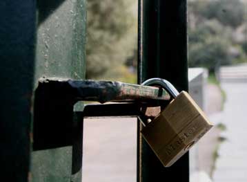 Στην Κομισιόν η υπόθεση του «λουκέτου» στην παιδική χαρά του Αγ.Παντελεήμονα