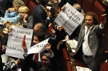 Ρεκόρ εισπράξεων από τα φορολογικά κίνητρα Μπερλουσκόνι για «επαναπατρισμό κεφαλαίων»