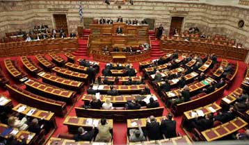 Στο κενό η προτροπή Παπανδρέου για μείωση της βουλευτικής αποζημίωσης