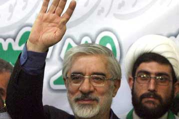 Στον «πάγο» με δημοκρατικές διαδικασίες ο Μιρχοσεΐν Μουσαβί