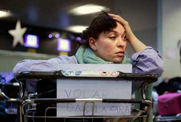 «Ξεκρέμαστοι» χιλιάδες ταξιδιώτες μετά την αιφνίδια χρεοκοπία της ισπανικής Air Comet