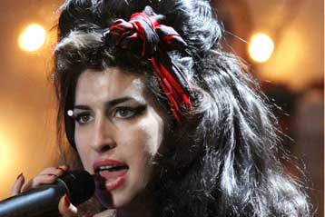 Νέες κατηγορίες για βιαιοπραγία αντιμετωπίζει η Έιμι Γουάινχαουζ