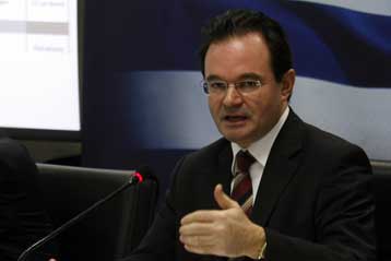 Επανεξετάζεται η λύση των τεκμηρίων για το ελάχιστο εισόδημα των επαγγελματιών