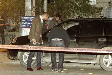 Μπλόκα και συνεχείς έλεγχοι για τον εντοπισμό του «πιστολέρο με το μαύρο τζιπ»