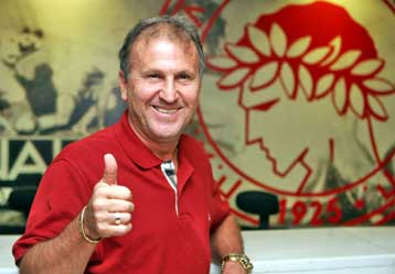 Αποκαλυπτήρια του αγάλματος του Ζίκο στο Μαρακανά