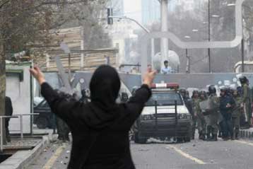 Εκτροχιάζεται το Ιράν με νεκρούς διαδηλωτές και εκατοντάδες συλλήψεις