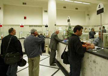 Εκροές κεφαλαίων 4 δισ. ευρώ στο εξωτερικό λόγω φόβων για το «πόθεν έσχες»