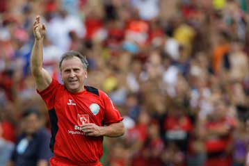 Χατ-τρικ ο Ζίκο στο φιλικό που έγινε προς τιμήν του στο Μαρακανά