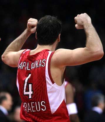 Χαμόγελα για «Τεό» στον Ολυμπιακό, καθώς απέφυγε το κάταγμα κοπώσεως