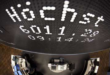 Κέρδη στις αγορές της Ευρώπης και τη Γουόλ Στριτ τη Δευτέρα